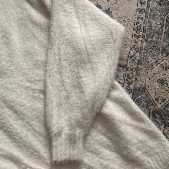 Old Navy Women's Cream Eyelash Sweater - Picture 6 of 6